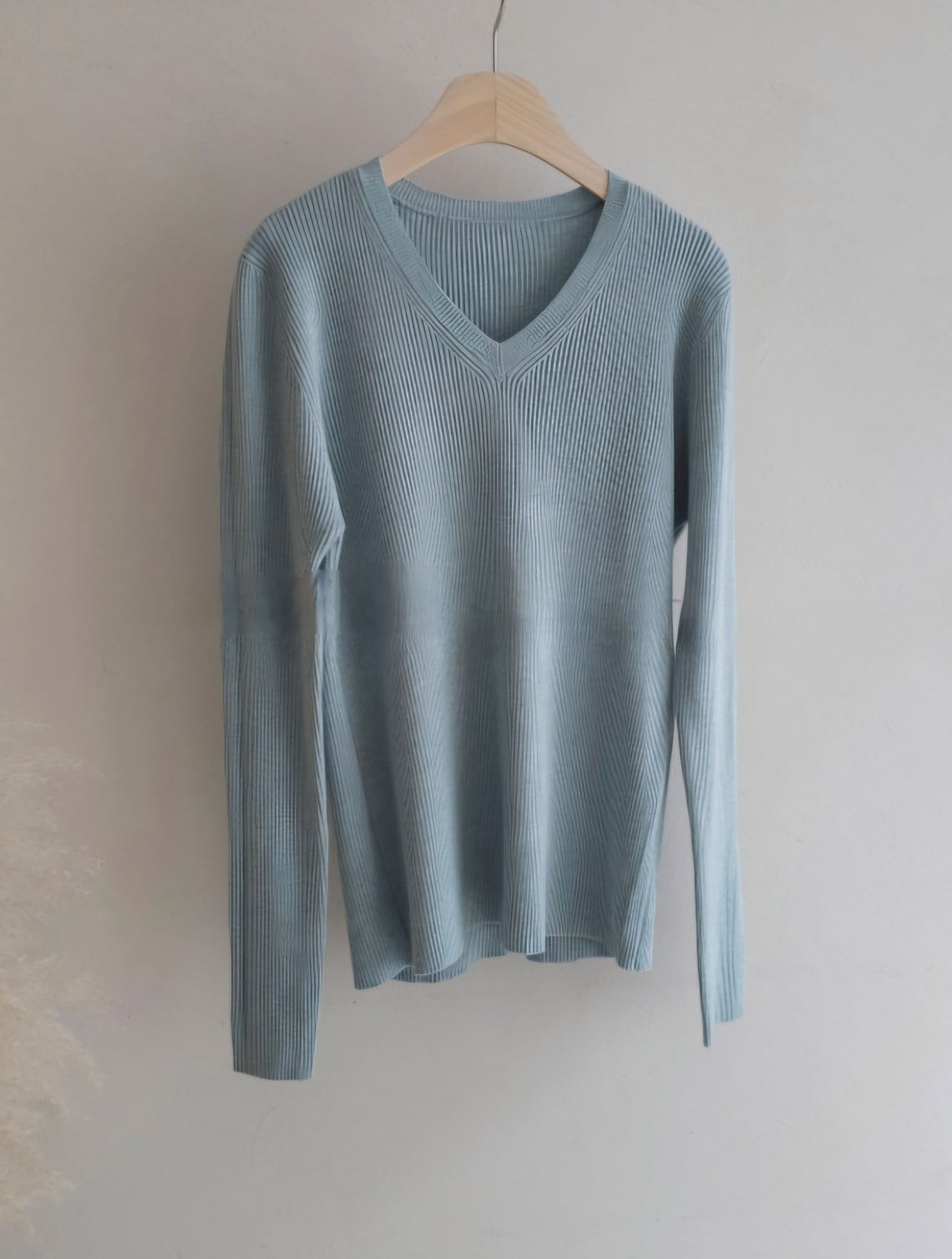 Extra Soft Spring V-Neck Ribbed Knit