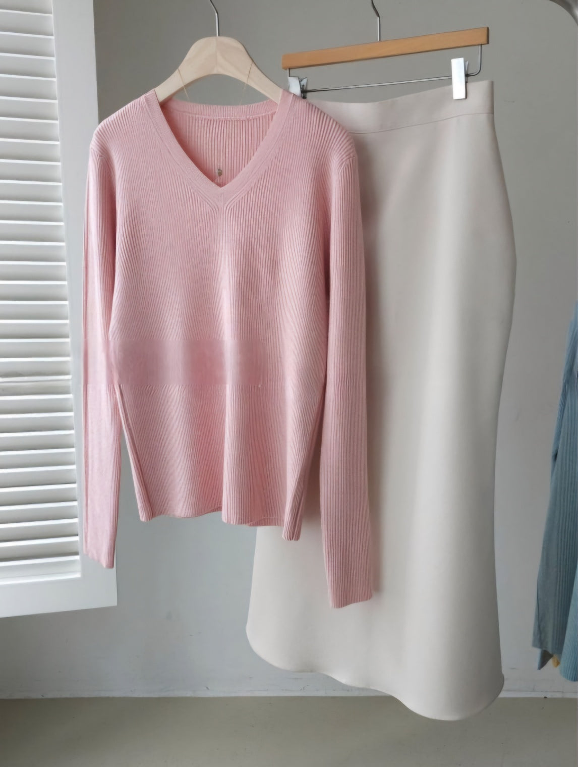 Extra Soft Spring V-Neck Ribbed Knit